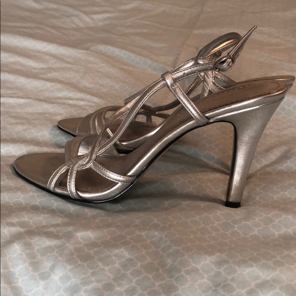 Silver heels - Picture 2 of 5